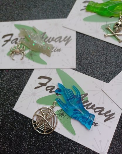 * HALLOWEEN SPECIAL * The Witch's Hand Brooches - Image 2