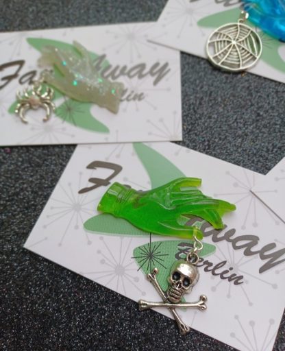 * HALLOWEEN SPECIAL * The Witch's Hand Brooches - Image 4