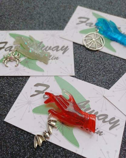* HALLOWEEN SPECIAL * The Witch's Hand Brooches - Image 3