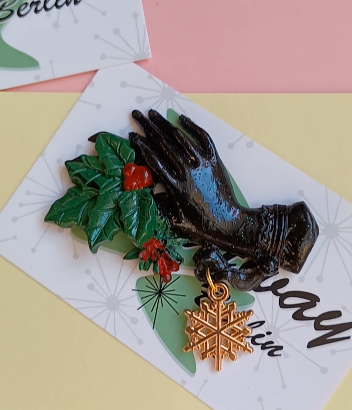 * XMAS RESTOCK * Eternal Holly Victorian Brooch - Image 3