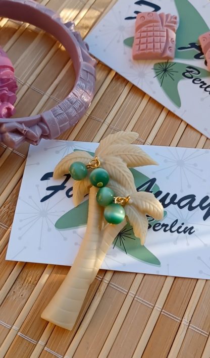 Sweet Coconuts Palm Tree Brooch - Image 7