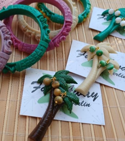 Sweet Coconuts Palm Tree Brooch - Image 9