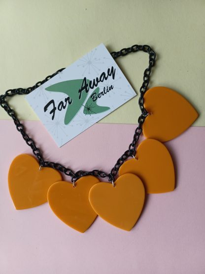 Martha Hearts Fakelite Necklace - Image 4