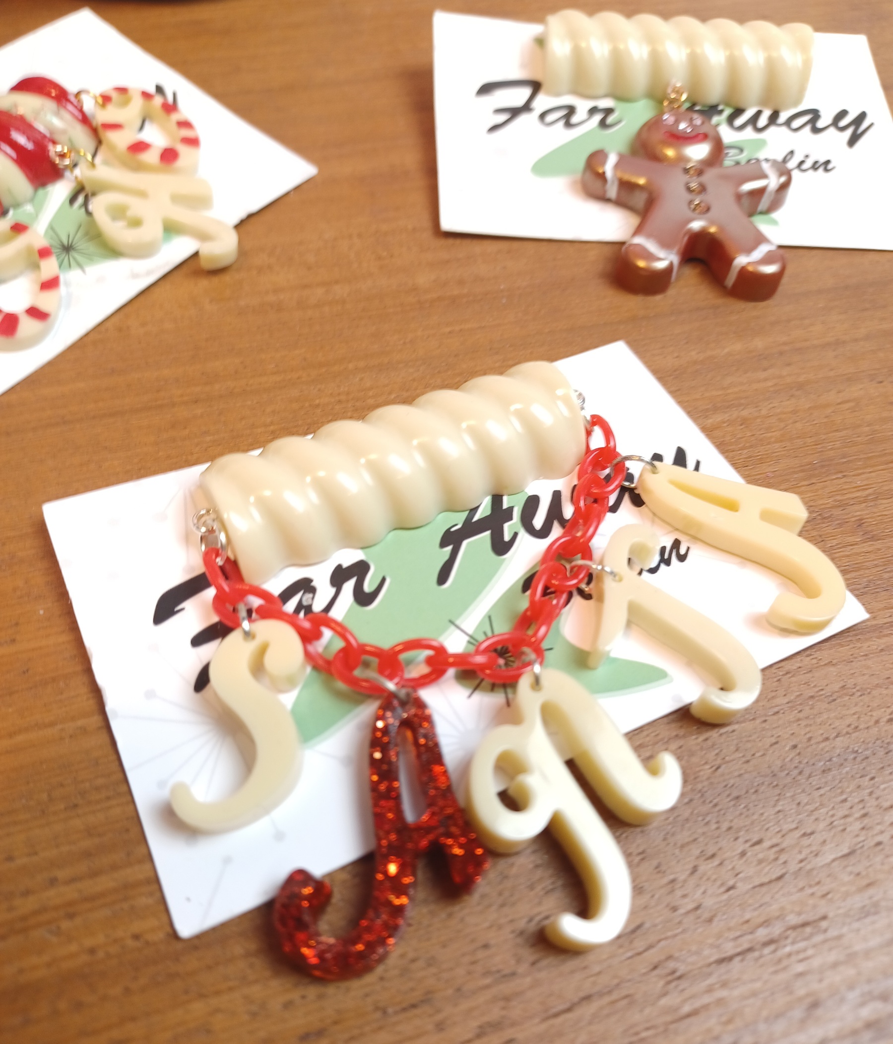 * XMAS SPECIAL * Santa’s Letters Brooch